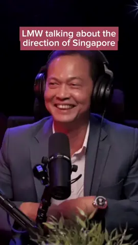 Mun wai take the wheel 🚘🚘 #tiktoksg #podcast #podcastsg #sgtiktok #fypsg🇸🇬 #singapore #sgpolitics #politicians  Credit: YLB Podcast