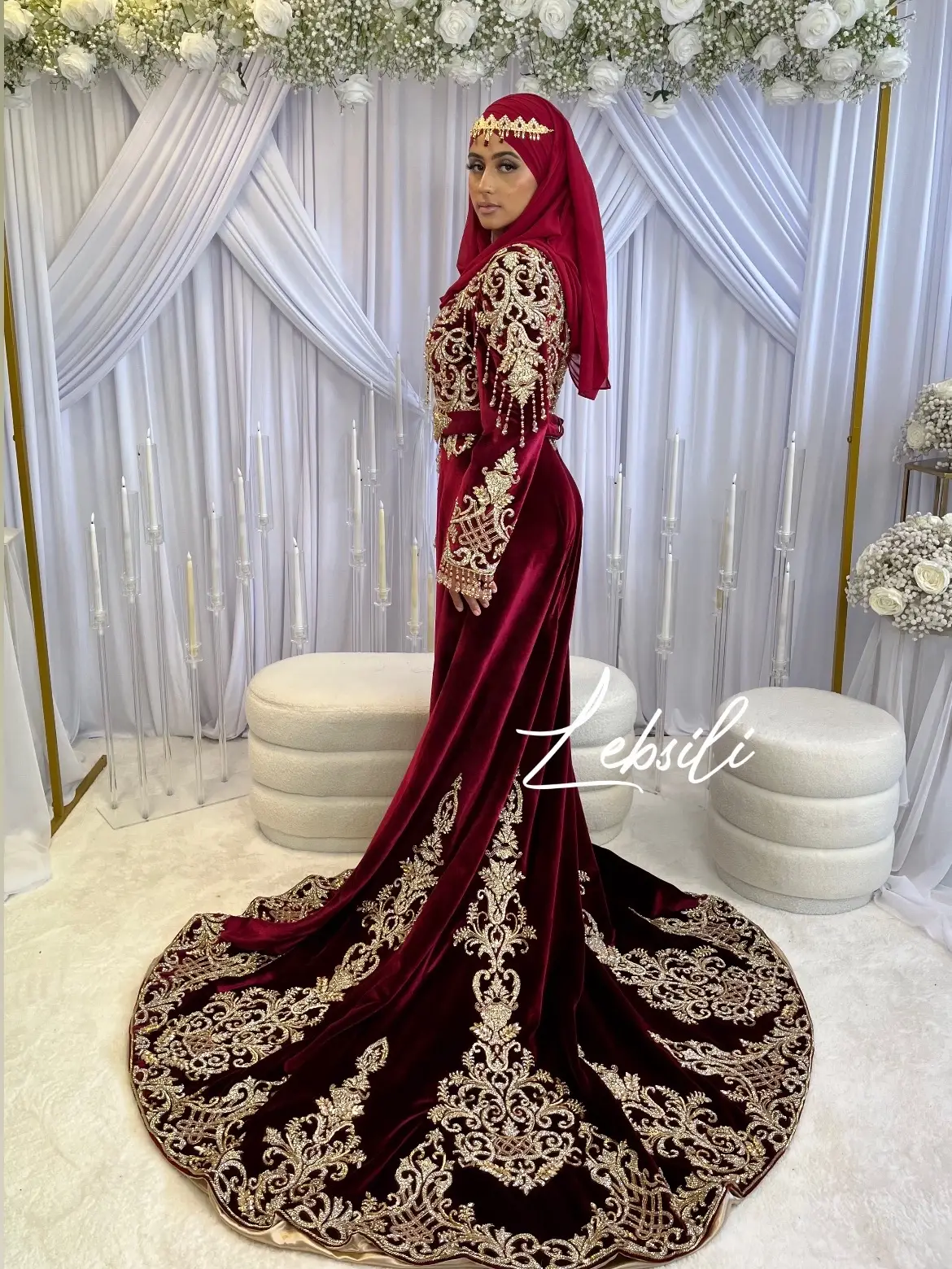 Fergani moderne royal avec hijab et voile en tulle assortis  #fergani #ferganilyon #locationferganilyon #ferganihenna #tenuehenna #hijab #ferganihijab #ferganiroyal #ferganihautecouture #annaba #gandoura_constantinoise #gandouraalgerienne #tenueconstantine #constantine