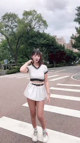 被後面的人笑了。