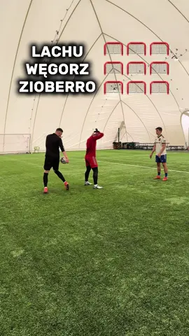 Decyzja VAR? 📺🥅 #footballtiktok #challenge #trickshot #pilkanozna @wegorz08 @LachuSNK 