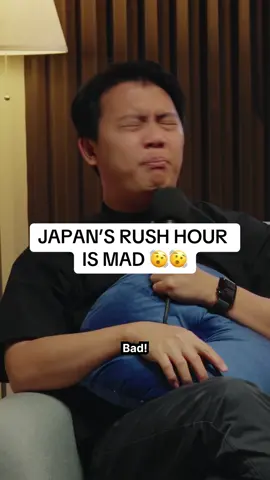 “it goes from sumimasen to f u” 😭😭 #thetakeawaytable #japan #subway #youmightwannasitdownforthis 
