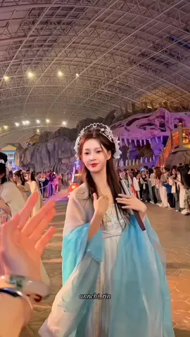 They are all beautiful 😍 #npc #happyvalley #tianjin #china #chinesegirl #chinesetraditionalclothes #beautifull #carnival 