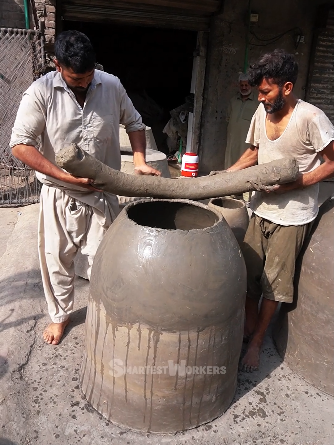 Discover the Ancient Art of Mud Oven Crafting! . . #MudOven#Handcrafted #CulinaryArt #TikTokChallenge #BTS #craftmanship  .