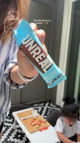 Cute quick picnic with my toddler with our fave @UNREAL snacks🍫✨ #unrealsnacks #unrealsnacktime Love their coconut dark chocolate candy bars. They're non-gmo, gluten free and sweetened without corn syrup or sugar alcohols. #unreal #unrealchocolate #kale #kalepartner #kaleapp #springpicnic #toddlersoftiktok #momlife #momtok #toddlermom #SnackTime #foodtiktok #Foodie 