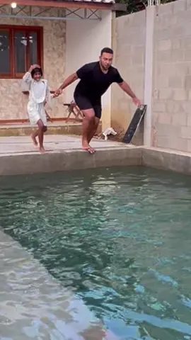 A gente resolveu encher a piscina antes do tempo😱 #viral #fy #piscina #rotina 