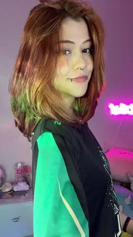 N suporto cabelo grando mas to me imaginando de maga hair, vai entender alakskks 