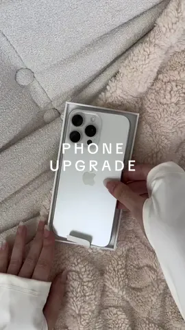 the white titanium is so pretty 🥹🤍 #asmrsounds #phoneupgrade #oddlysatisfying #newiphone15 #iphone15promaxwhitetitanium #iphone15promaxunboxing #iphoneunboxing #unboxingiphone #vanillagirlaesthetic #aestheticvideos #errandswithme 