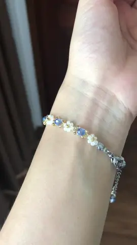 🌸✨ #beadsbracelet #daisybracelet #premiumquality #viral #gelangmanik #gelangkorea #beadsring #bali #stainlesssteeljewelry #antikarat #fyp 