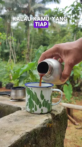 Kamu sepertinya perlu produk ini.. 😱 Tumbler ini bisa untuk menahan air panas atau dingin lebih lama..!! Terutama pecinta kopi wajib punya ini.. 😎 Link pembelian ada di pojok kiri bawah yaa. #lemburkuring #suasanakampung #thumbler #tiktokshopindonesia 