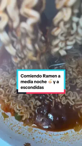Al final despertaron 2 y nos la terminamos entre todos🥲😂 (no grabé a la #2) #leona #leonayfamilia #midnightsnack #recetas #madresoltera #parati #foryou #ramen #ramennoodles #comida #antojo #asmr 