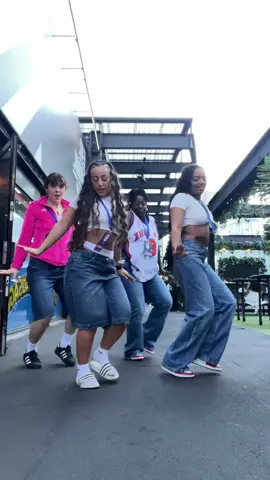 With the woa ladies in London💖  @WORLD OF AFRO @Charsy SA @Shaads @juliabongaerts #foryou #fyp #dancers #afro #amapiano #london #redbull 