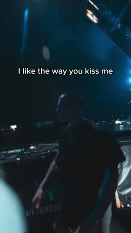 I LIKE THE WAY YOU KISS ME IN CHINA 🇨🇳 🫶#artemas #electronicmusic #techno #foryou #edm #remix 