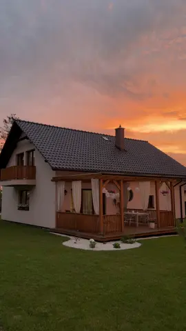 #sunset  #taras #patio #terrace #terracehouse  #mebleogrodowe #drewnianytaras #ogrod #mójogród #wnetrza #Outdoors #garden #gardening #zadaszenietarasu #inspiracje #terracedesign #terrasse  #outdooradventures #outdooroffice  