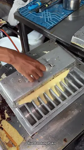 Kue Bandung Pukis Famous Pancake In Indonesia  #FoodFestOnTikTok #SerunyaKuliner #streetfood 
