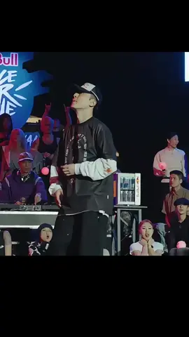 it's wild how dancers see something big in moves that might look random to others. respect 🙌 📹: lbpix #5000 #ocheon #redbulldanceyourstyle #redbull #redbullkorea #fyp 