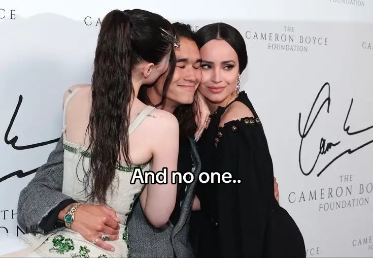 #cameronboyce #dovecameron #sofiacarson #booboostewart 