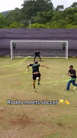 Now this would be a TOUGH goal 😮‍💨😲 (via @Canal Reversão) #Soccer #futbol #rodeo #rope 