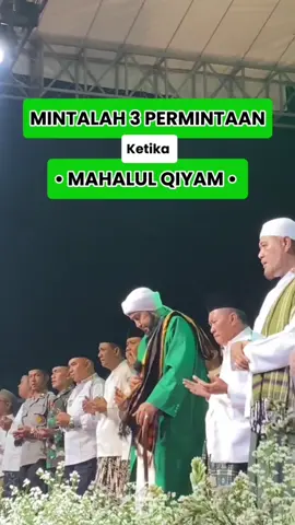 Minta 3 permintaan ini saat MAHALUL QIYAM  Mahalul qiyam adalah saat saat kita berdiri seakan akan nabi Muhammad Sallallahu Allah salam sedang datang dan kita karak.  ini biasanya fasal sebelum mahalul qiyam tentang detik detik kelahiran nabi Muhammad Sallallahu Allah salam * pertama pejamkan mata sambil mengucap dalam hati  “ ya Rasulullah hamba sangat rindu ingin berjumpa dengan engkau “ .  * kedua “ ya Rasulullah aku hamba sebagai umat mu ya Rasulullah “ .  * ketiga “ ya Rasulullah hamba mohon beri Syafa’at mu ya Rasulullah” . 📌Info Merchandise Majelis Ada di @sholawat_store , 📌jangan lupa follow ya biar tidak ketinggalan info menarik dunia majelis dan sholawat☺️  #syekhermania #habibsyech #habibisyechassegaf #majelis #sholawat #majelissholawat #mahalulqiyam #majelissyekhermania #sholawatstore 