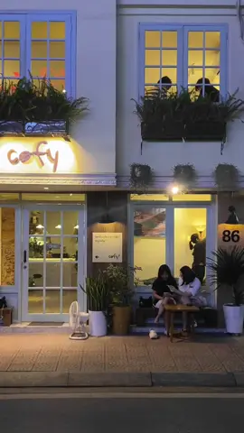 một chiếc cafe xinh với gam màu siêu cutiii và nổi bật trên con phố Phó Đức Chính ✨😻 #review #cofycafe #caphehanoi #beehocbai #cafehocbai #chillwithtiktok 