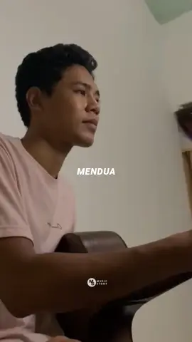 🎶 Mendua - Astrid (cover) @farizaldi92 #liriklagu #laguviral #cover #musikcover #lirik 
