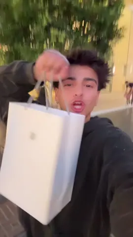 good bye 2019 ipad it was a good run!!!! @apple #ipadair #Vlog #eddiepreciado 