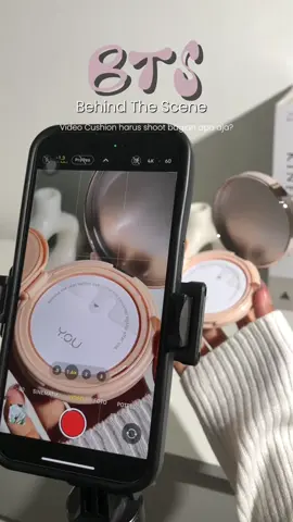 Mau review cushion harus shoot bagian apa aja ya? Simak videonya ya ini bagian bagian yang wajib banget masuk ke video kalau mau review cushion, btw cushionnya YOU yang seri ini bagus banget di kulittt coveragenya okee bikin kulit kerasa alus warnanya merata, suka dehhhh 💗💗💗🩷 #reviewcushion #cushionviral #cushionyou #you #bikinvideo #tipsreview #tipsreviewproduk #btsvideo #btsvideos #ugc #ugcfauuu 