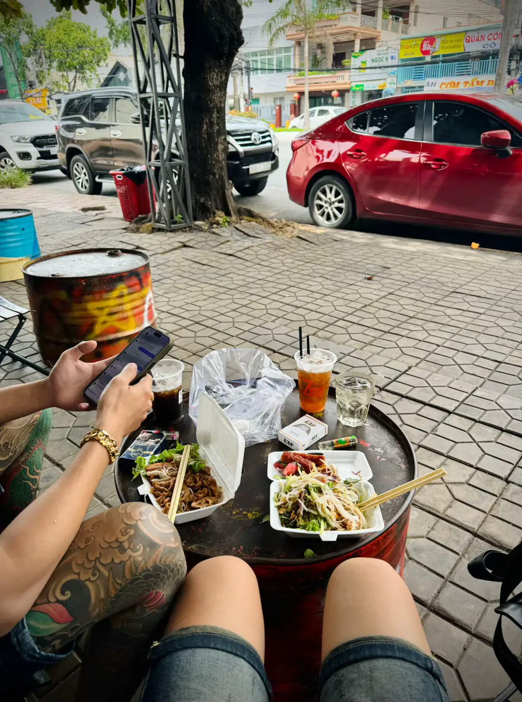Có vài ba người hỏi mình thấy cô đơn không, mình mỉm cười nó thành một thói quen, ban ngày chạy đua với thời gian để kiếm tiề.n, đêm về thì lủi thủi một mình, không oán, không trách, tuỳ duyên vậy 😊 #xh #tiktok #cantho 