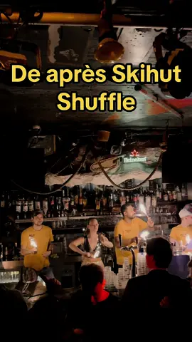 DE APRÈS SKIHUT SHUFFLE! Kunnen jullie deze dans al uit jullie hoofd? 7 dagen in de week feest! #deapreskihut #shuffle #stadhuisplein #rotterdam #7dagenfeest 