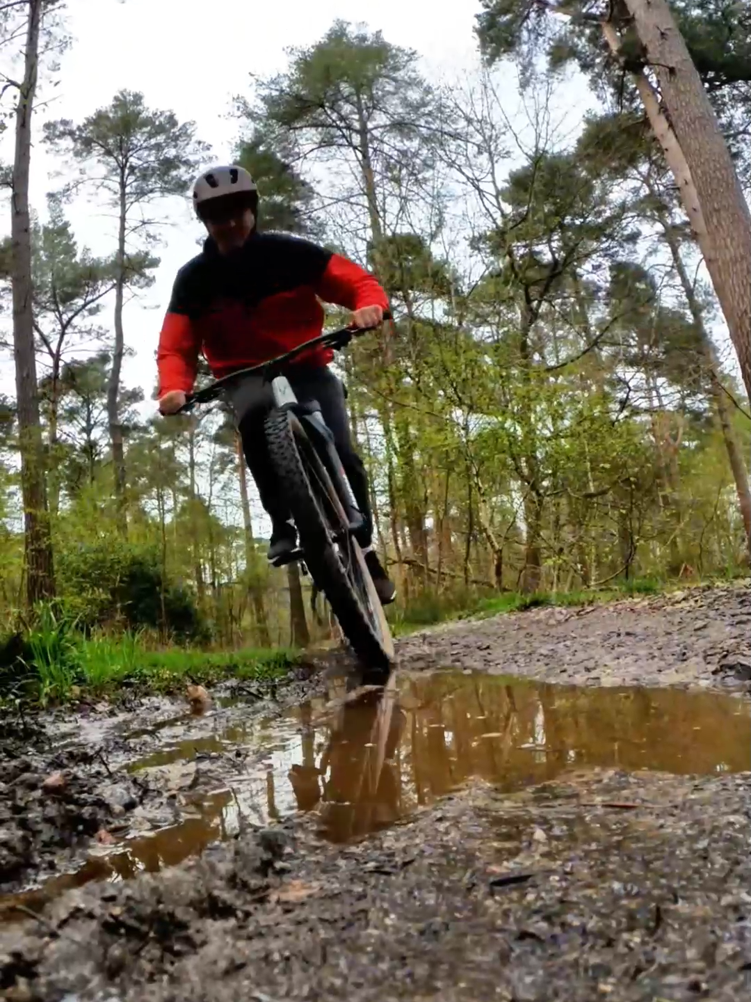 What's your favorite biking spot that you'd love to document?🏞️🚴 Ride into adventure with @isaacexploress (IG) as he conquers the trails on his mountain bike, all captured through the lens of our EK7000Pro under $80! 🚵‍♂️💨 #mountainbike #mtb#mtbforyou #roadbike #riding#ridinggear #ridingchallenge#cyclinglife #AKASOcamera #ActionCamera #akaso