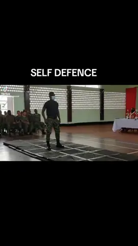 Self Defence by the Army on how to protect yourself from the enemy during attack. #fypage #tiktokghana🇬🇭 #tiktok #fyp #army #securitybreach #cadet #instructor #brcc #selfdefence_technique 