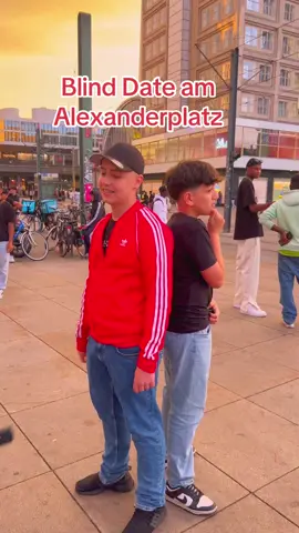 Date or Not am Alexanderplatz #blackboyo0❤️💙💜💚😍 #blackboyo0 #blackboyo0❤️❤️🥰✅ 