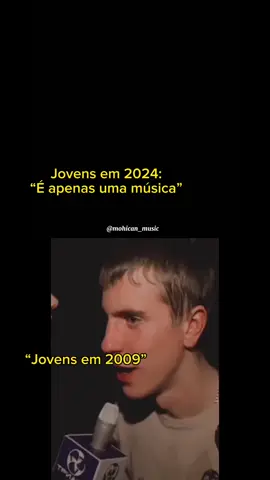 • The Black Eyed Peas - Pump It 2009  . . . . . . . #theblackeyedpeas #pumpit #tipografia #lyrics_songs #epocadeoro #anos2000 #anos90 