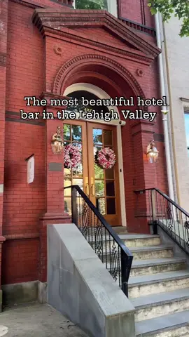 Come for the drinks, stay for the vibe.🍸✨ Bar Bix is a hidden gem situated in Downtown Easton within the Townley House hotel, and can be accessed from the rear on Bank St., through the hotel, or via the side door off 3rd Street leading to their courtyard! 🌿 It’s an ideal place to unwind with friends, take in the sunset, and savor a specialty cocktail by the fire. 🔥🍹 Share with a friend who owes you a drink! 🍷 🕰️ Hours: Thursday: 4-9 PM Friday - Saturday: 5-11 PM 📍Bar Bix 130 N 3rd St, Easton, PA • • • • #DiscoverLehighValley #LehighValleyPA #LehighValley #BethlehemPa #AllentownPa #EastonPa #VisitPA #Travel #TravelGram #PostcardPlaces #Wanderlust #TravelPhotography #TravelLikeALocal #Travel #TravelReels #BarBix #TownleyHouse#EastonPaNightlife #DowntownEaston #EastonPaNightlife #LehighValleyNightLife