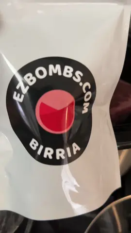 The unofficial ezbombs birria and buldak carbonara collab 😂 this combo is so good, the heat from the buldak sauce and the flavor from the ezbombs birria is unmatched! Its showing that its on sale! #ezbombs #ezbombbirria #birria #birriaramen #birriaxbuldak #birriaxbuldakcarbonara #ad #tiktokshopsummersale #tiktokmademebuyit #buldakcarbonararamen #buldakcarbonara #fyp #consomé 