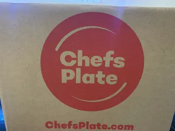 Everytime i go to thr grocery store i forget something so this way someone brings absolutely everything to my frontdoor. Im gonna post videos of me making the meals and when they’re finished. @Chefs Plate #canada #chefsplate #contentcreator #dinner 