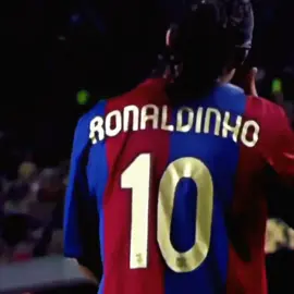 When Ronaldinho humiliated him in football #ronaldinho #skills #football #Soccer #r10 