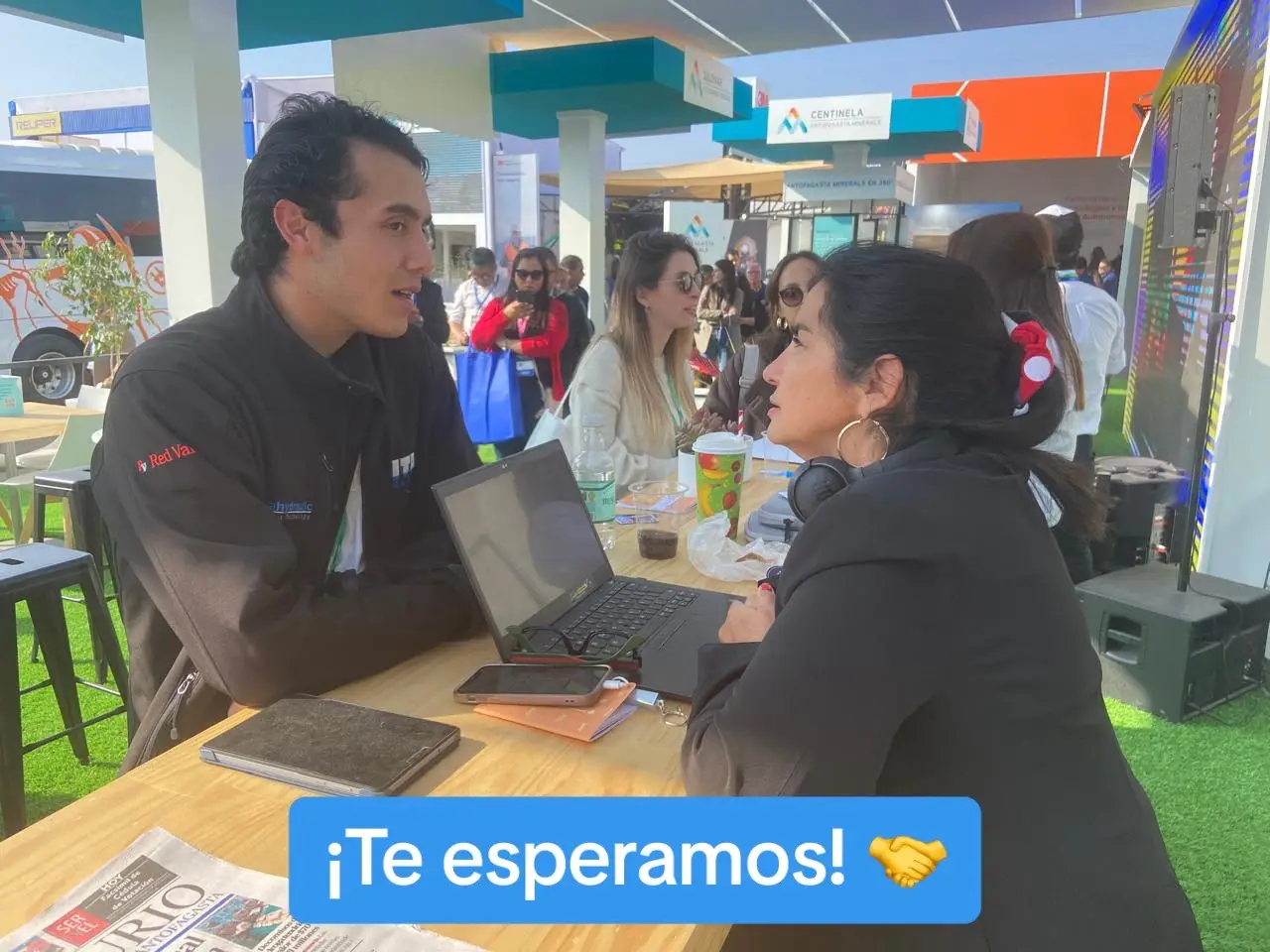 Estamos presentes en este gran encuentro de la minería en la región de #Antofagasta. En este carrusel de fotos tenemos un dato importante de empleos en el lugar 🤓👌