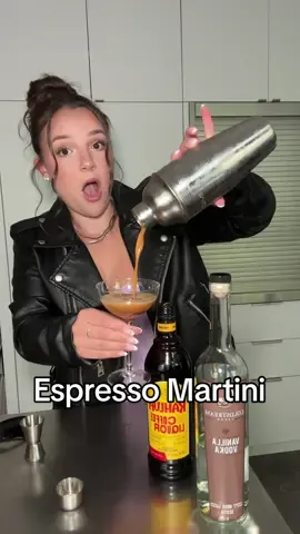The perfect pre @Snoop Dogg cocktail 🤭 #espresso #espressomartini #espressomartinirecipe 