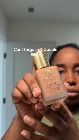 GWRM with the double wear Foundation and Blur primer from @Estée Lauder @Community X SEEN Available in 55 shades, breathable lightweight matte finish, with a 24hr wear, Sweat and humidity resistant. The primer is a plus adding sn extra its smooth blurred and matte finish  Thank you, for this gem 😳😘💗💗 #EsteeLauder #myshademystory #CommunityXSEEN #giftedbyestee #doublewearfoundation #cosmetics #pr #darkskin #philly #blackgirl #fullcoverage #makeuptransformation #foundation #summermakeup #gifted #viral #makeup #doublewear #makeuptok 
