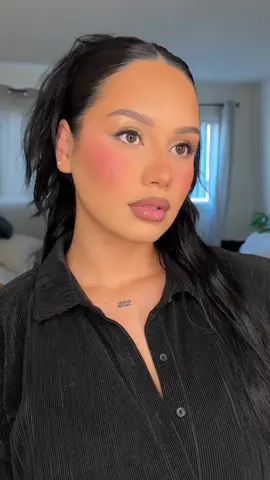 Been loving a shinmery shadow lately ✨ #makeuptutorial #makeup #fypage 