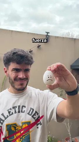 Romper un huevo con 2 dedos es Imposible ? 🥚