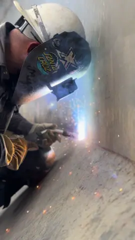 Burning some dual shield #dualshield #miller #millerwelders #weld #welder #ilove #welding #metal #steel #fyp #fypage #work #working #santacruz #goodvibes #goodvibesonly #construction #watertower #tank #tanking #tankwelder #tankwelding #fluxcore 