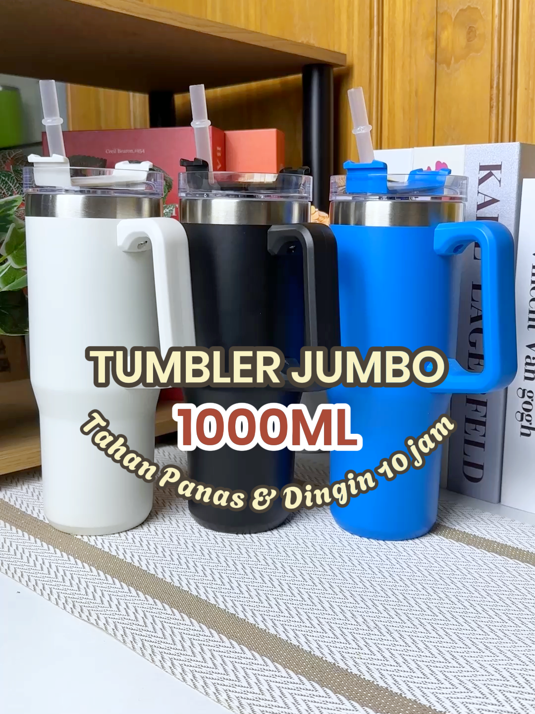 tumbler ukuran jumboini memiliki kapasitas 1 liter loh, dan tentunya kamu wajib banget punya tumbler ini.... yuk gercepin, checkout di keranjang kuning... #tumbler #tumblerviral #tumblerstainless #tumblerjumbo #tempatminum #promoguncang66