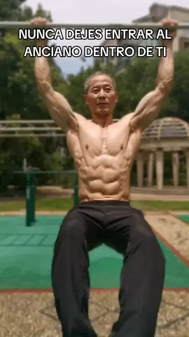 entrena calistenia, ejercicios con tu propio peso corporal, ejercicios después de los 40, ejercicios en casa, transforma tu cuerpo con calistenia  #fitnessover40 #fitnessover50 #fitnessover60 #ejerciciosencasa #entrenamientoencasa #calistenia #abdominales #fitnesstransformation #cuerposano 