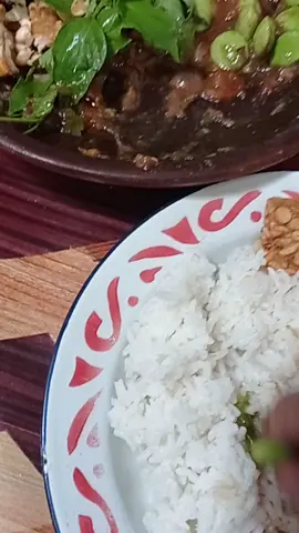 masak dewe di maem dewe alhamdulillah....  monggo katuran bolo.. 