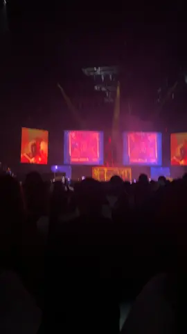 it was HOT in the little caesars arena tonight 🥵 #chrisbrown #chrisbrownofficial #chrisbrownconcert #1111chrisbrown #chrisbrowntour2024 #detroit 