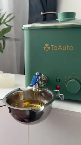 More than in love with this melter from @ToAutotool 😍 Ideal for small quantities or for beginners who are just entering the world of candle making. ✨ If you’re looking for a good wax melting pot, this is it! Fast, easy melting of wax and easy cleaning! 🚨 Comment ‘ MELT ’ for an exclusive discount code — I’ll DM you the code and link! Make sure you can receive messages 💚 #toautomade #toautotool #waxmelter #candlebusiness #candlesmallbusiness #candlemaker #musthaveproducts #makecandles #ToAuto #unboxing 