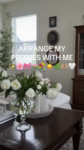 flower arranging is so therapeutic ✨🌸🪷🎀💐☀️🌿🫶🏼🤍 peonies are my favorite flowers, they’re so beautiful 🥺 