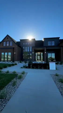 Build @E Builders Homes 📍Alpine, Utah #ebuildershomes #paradeofhomes #hometour #customhomes #newconstruction #homedecorideas #interiordesign #housetour #RoomTour #customhouse #construction #paradehome #luxuryhomes #bathroomdecor #longervideos #creatorsearchinsights 