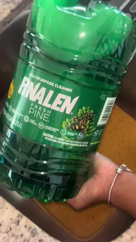 Since we're so close to 4k here's a full jug video w/ 2 half empty bottles of fab &' 5 cans of Og Comet ,5 cans of 🍋 comet &' 3 cans of Ajax Enjoy 😮‍💨🥰💚 let me know if you want to see the save and rinse!! #cleaningtiktok #satisfying #fyp #watersqueezes #asmr #foryoupage #fypシ゚viral #fypシ #CleanTok #reusable #enjoy #texture #cleaning #sudssquad🧼 #powder 